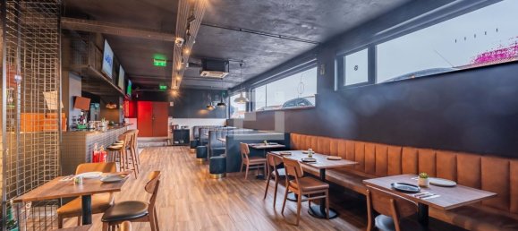 Gewerbliche Immobilie in Vila Nova de Gaia, Portugal 234m², Nr. 247392 3