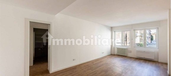 1 bedroom Apartment in Bergamo, Italy No. 270296 2