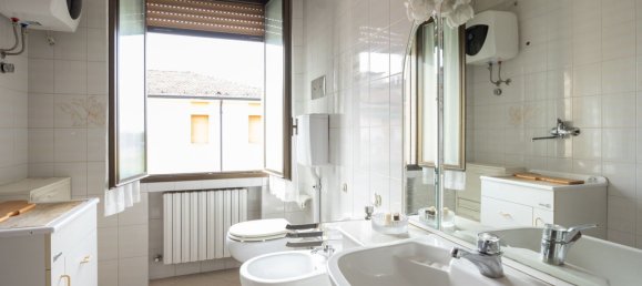 3 bedrooms Apartment in Bologna, Italy No. 376786 9