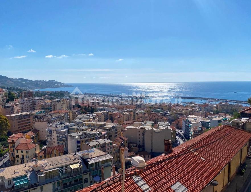 3 bedrooms Apartment in Sanremo, Italy No. 335674