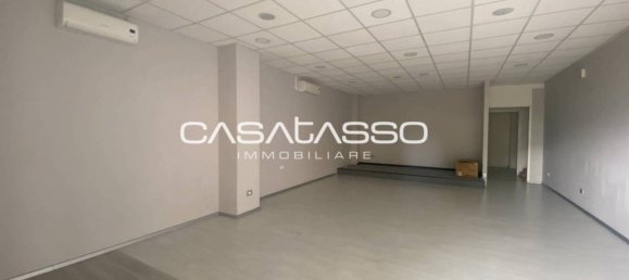 3 rooms Commercial property in Macerata, Italy No. 173457 3