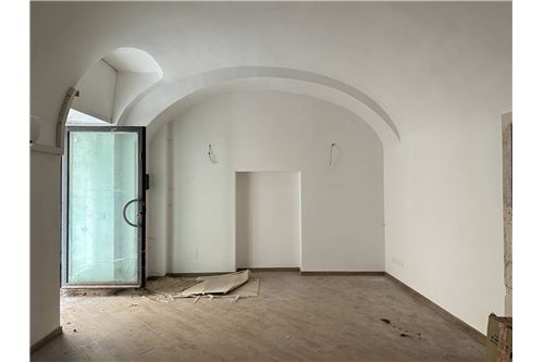 2 rooms Commercial property in L'Aquila, Italy No. 289458