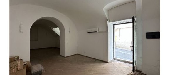 2 rooms Commercial property in L'Aquila, Italy No. 289458 2