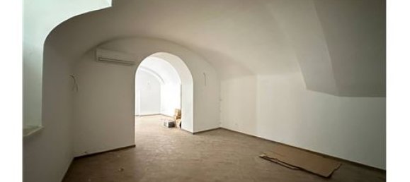 2 rooms Commercial property in L'Aquila, Italy No. 289458 4