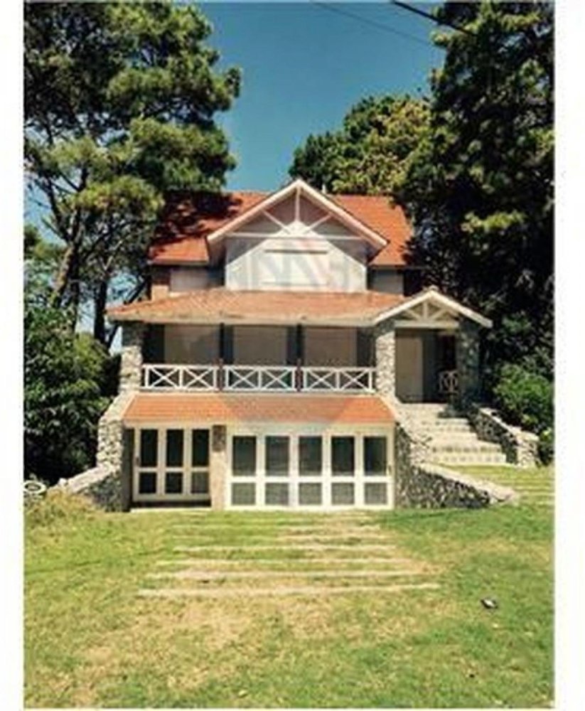 4 bedrooms House in Mar del Plata, Argentina No. 70546