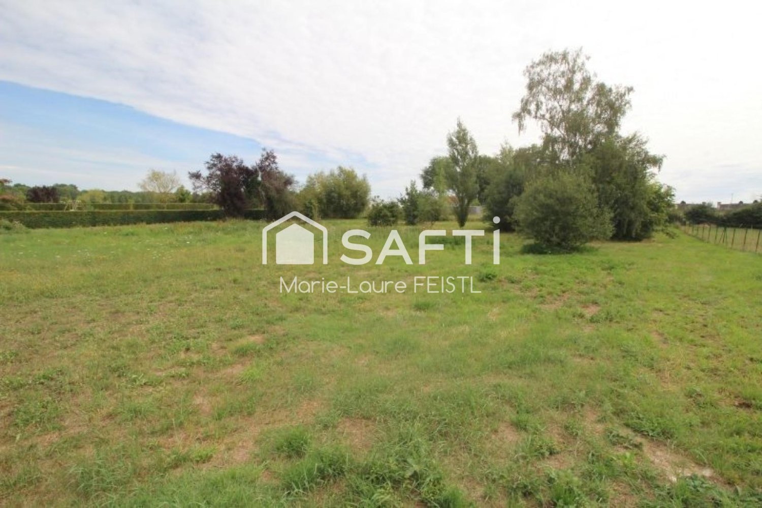 1815m² Land in Loches, France No. 263707