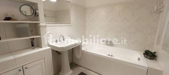 3 bedrooms Apartment in Rome, Italy No. 315187 12