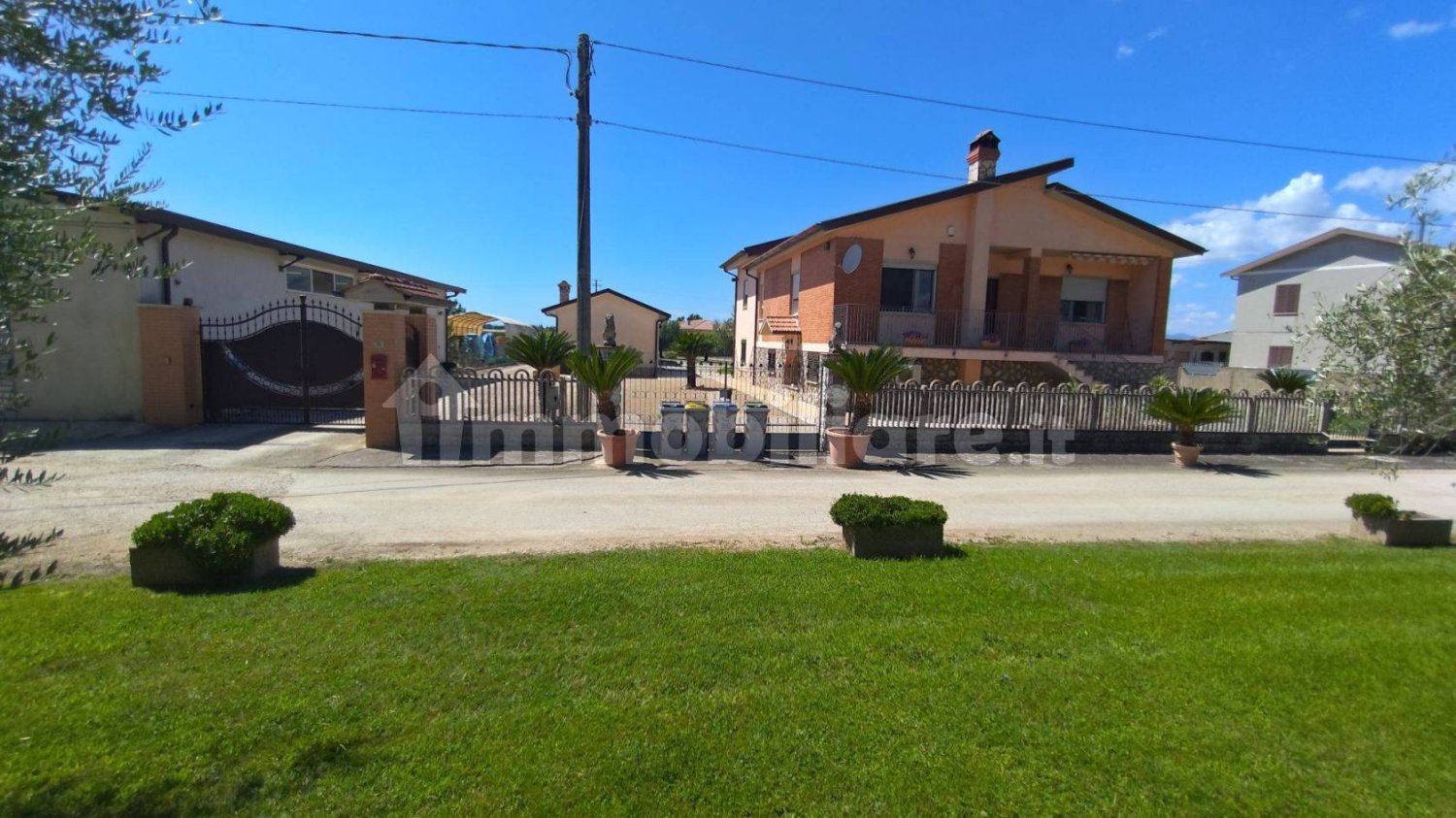 5 bedrooms Villa in Latina, Italy No. 262331