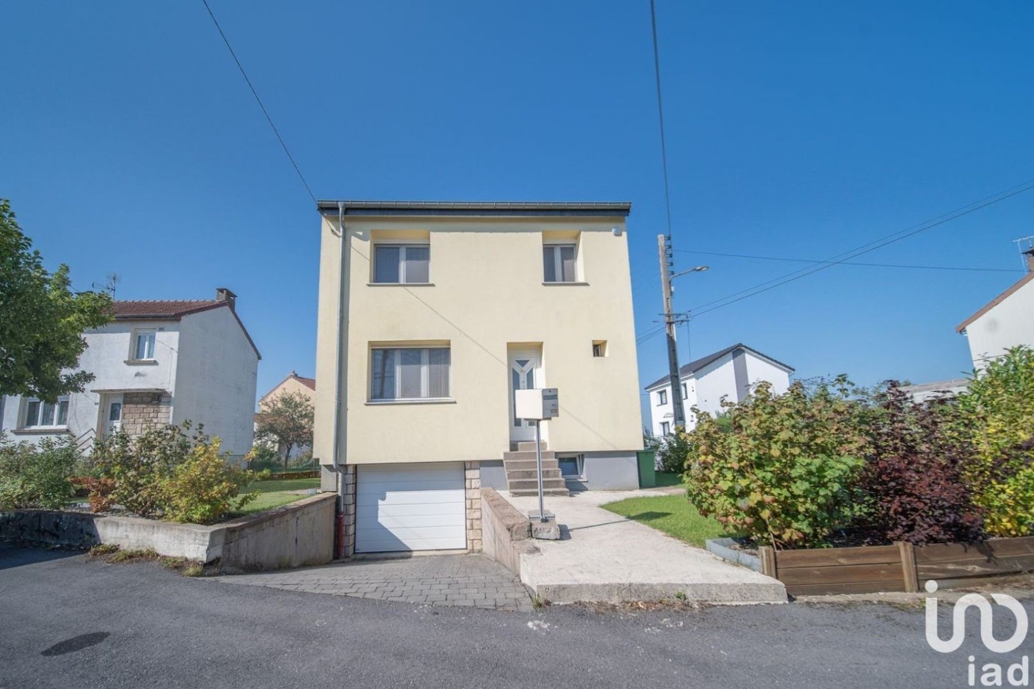 Casa de 3 dormitorios en Cutry, France No. 241043