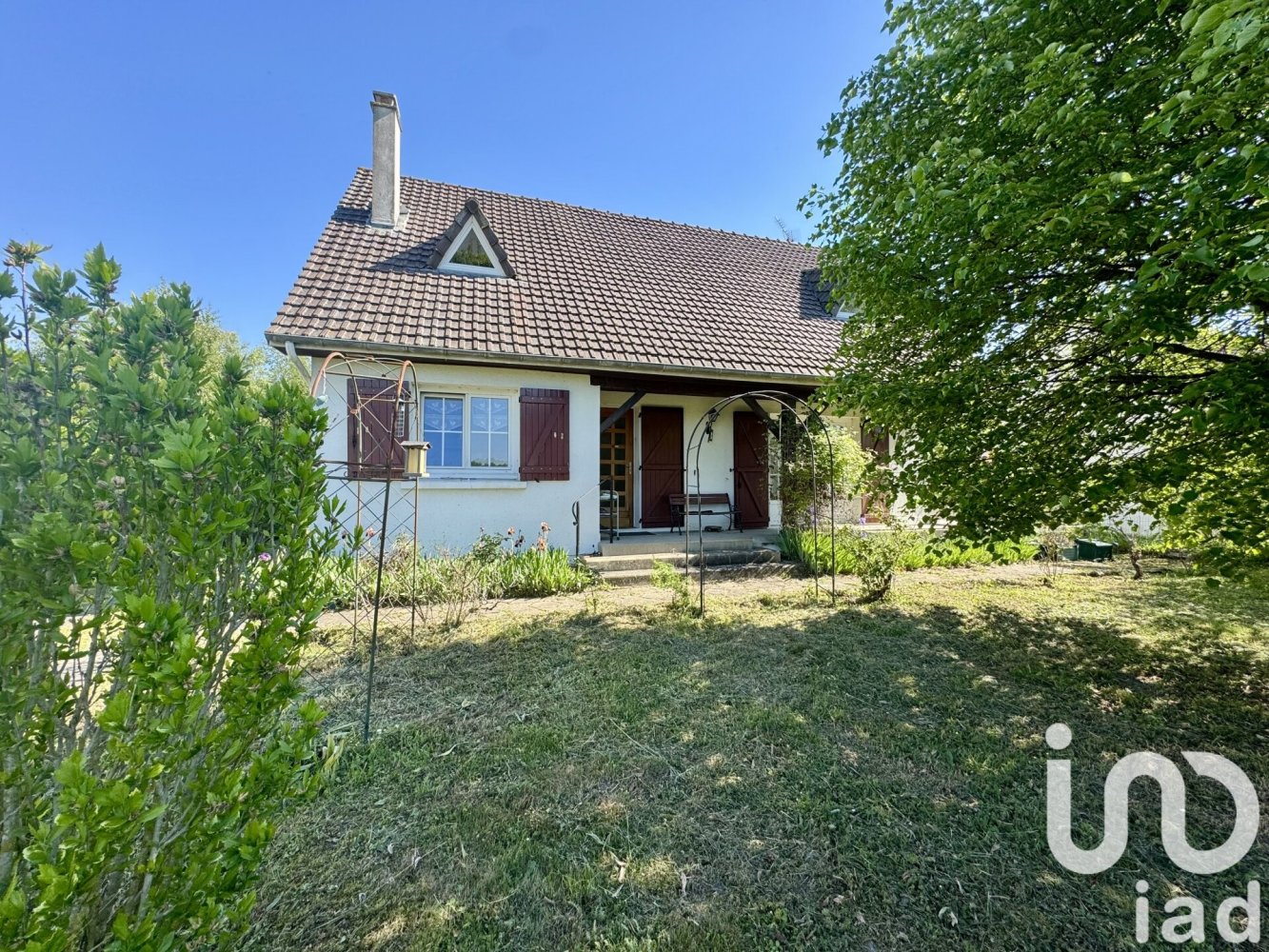 Casa de 4 dormitorios en Dordives, France No. 210804