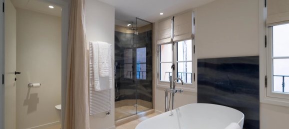 2 bedrooms Commercial property in Saint-Tropez, France No. 38238 19