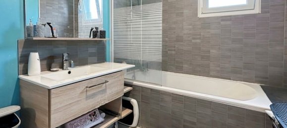 Casa de 4 dormitorios en Petite-Foret, France No. 226249 10