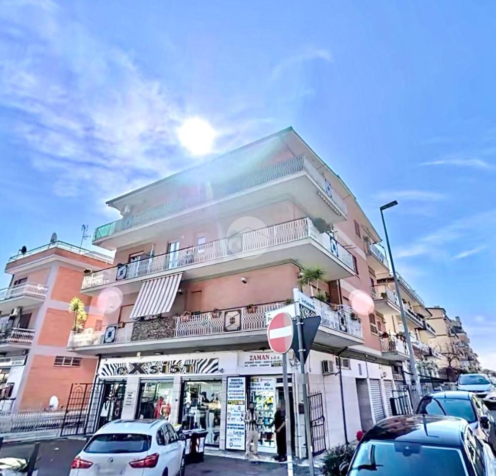 3 rooms Apartment in Rome, Italy No. 41030