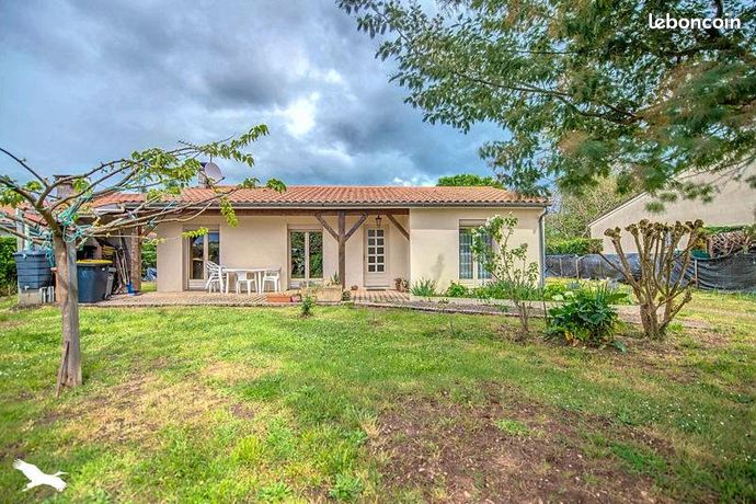 Casa de 3 dormitorios en Izon, France No. 278062