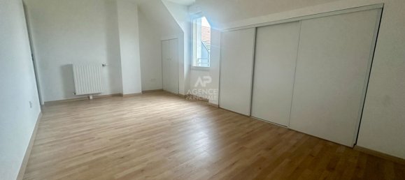 3 bedrooms Apartment in Poissy, France No. 170349 6