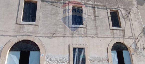 Casa de 7 habitaciónes en Ferla, Italy No. 301971 21