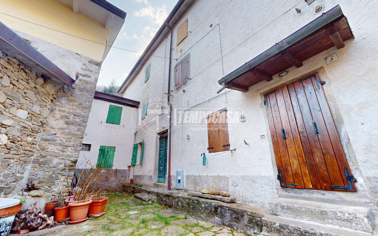 9 rooms Apartment in Lizzano in Belvedere, Italy No. 234252