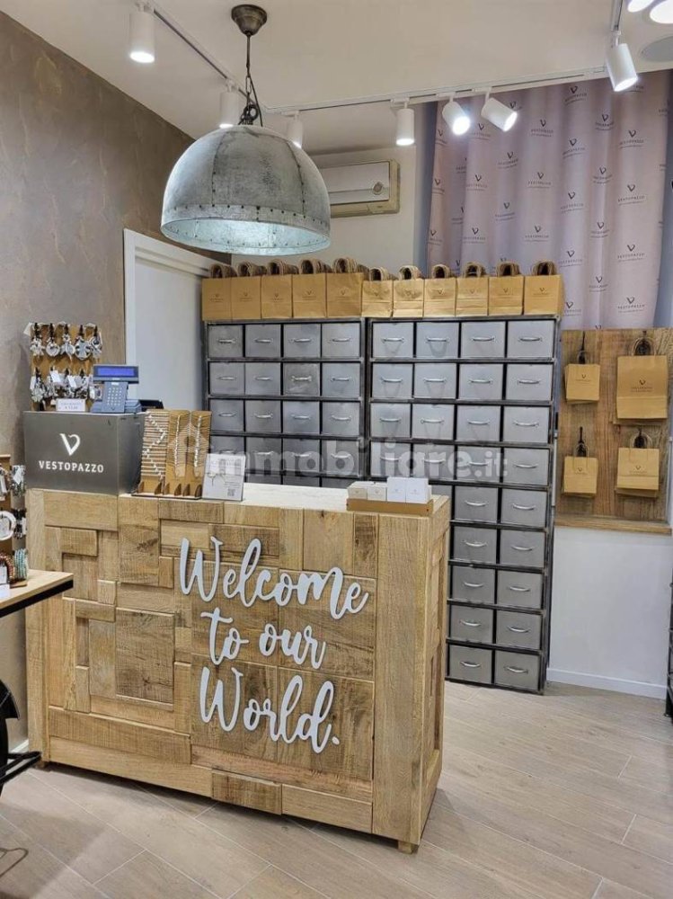 2غرفة عقار تجاري في Milan, Italy رقم 351374