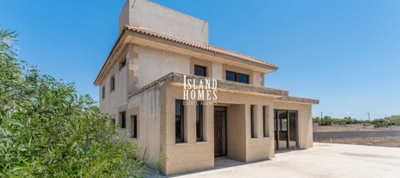 4 bedrooms House in Paralimni, Cyprus No. 23938 23