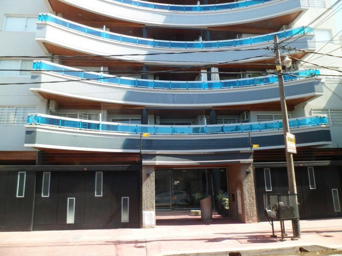  مستودع في Tres de Febrero, Argentina رقم 26398