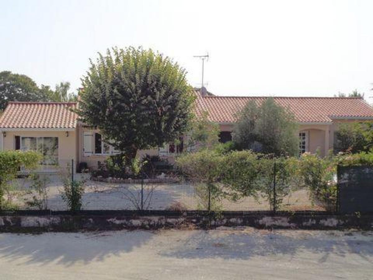 Casa de 6 dormitorios en Soyaux, France No. 32265