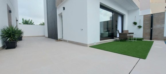 3 bedrooms Villa in San Pedro del Pinatar, Spain No. 11669 3