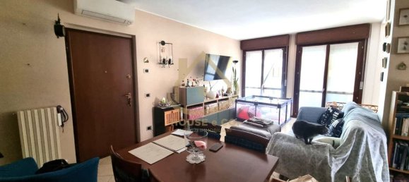 3 rooms Apartment in Vigevano, Italy No. 185172 3
