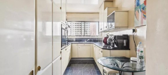 Квартира с 3 спальнями в Париж, Франция № 126567 16