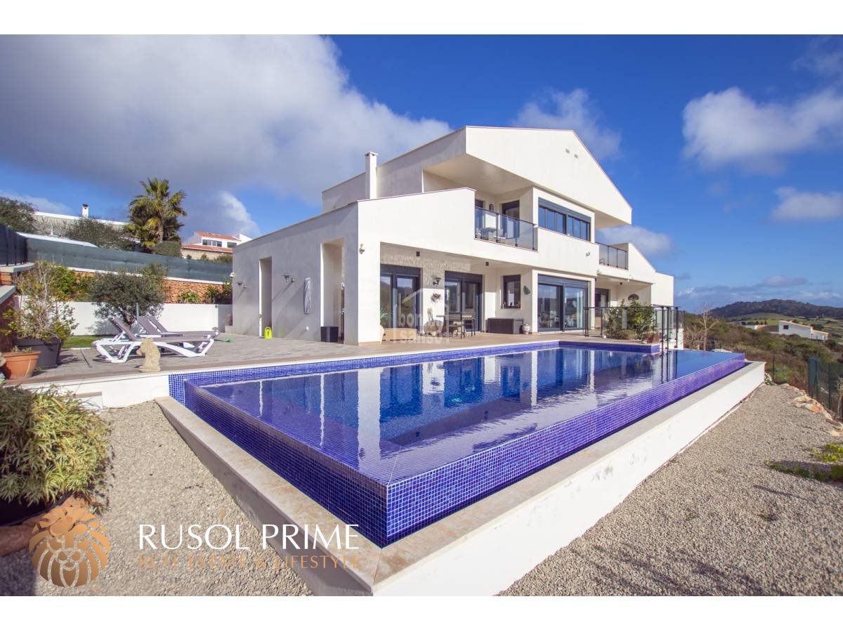 Villa de 4 dormitorios en Es Mercadal, Spain No. 5173