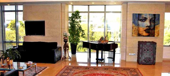 880m² Property in Athens, Greece No. 7093 3