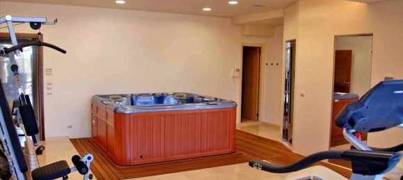 880m² Property in Athens, Greece No. 7093 18