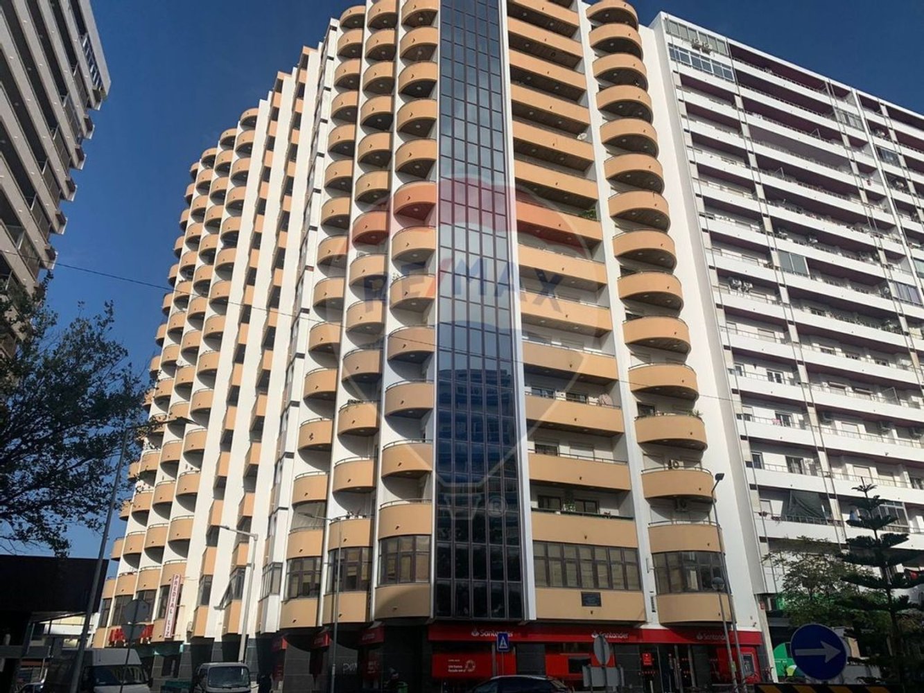 Oficina en Faro, Portugal 147 m² No. 70547