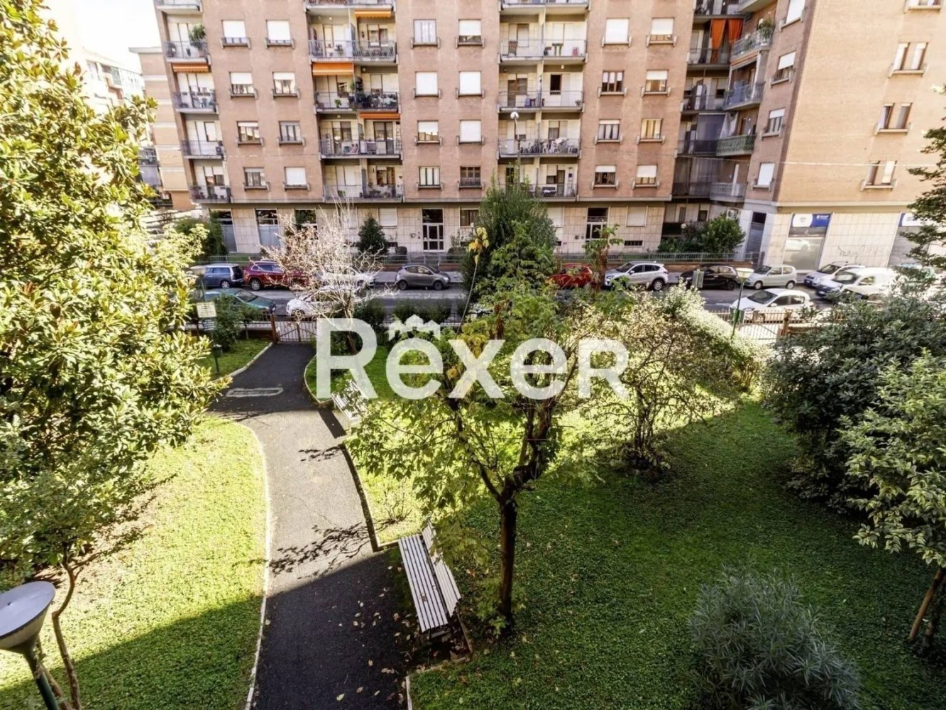 4 rooms Apartment in Turin, Italy No. 86326