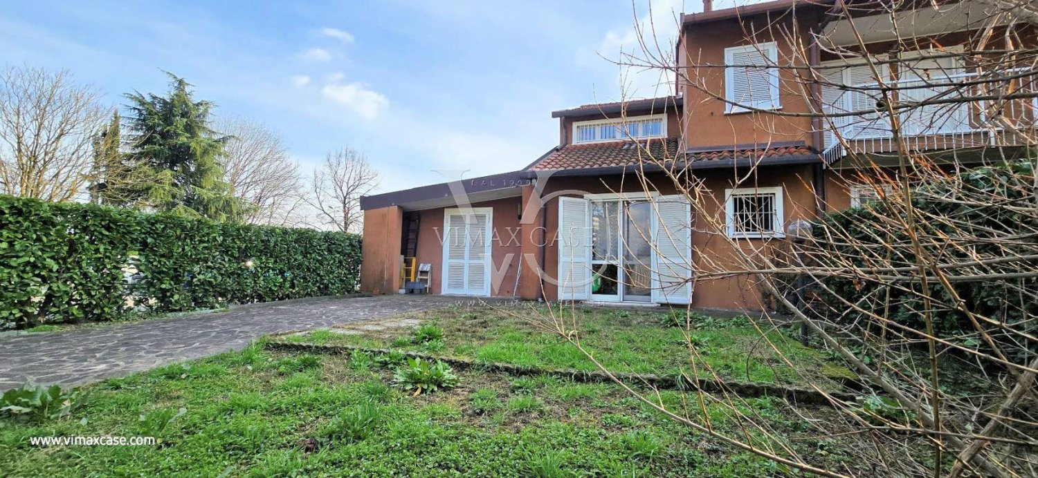 3 غرف نوم فيلا في Agrate Brianza, Italy رقم 310726