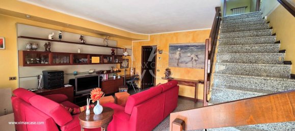 3 غرف نوم فيلا في Agrate Brianza, Italy رقم 310726 10