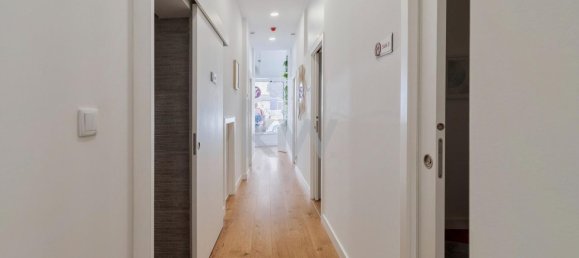 129m² Commercial property in Lisbon, Portugal No. 90787 10