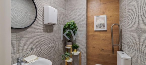 129m² Commercial property in Lisbon, Portugal No. 90787 18