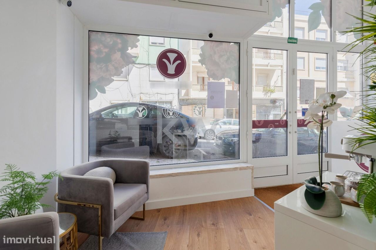 129m² Commercial property in Lisbon, Portugal No. 90787