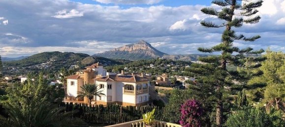 5 bedrooms House in Alicante, Spain No. 56350 3