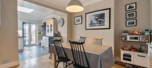 3 bedrooms House in Sutton, United Kingdom No. 13449 4