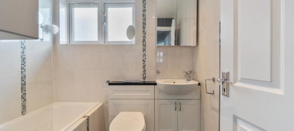 3 bedrooms House in Sutton, United Kingdom No. 13449 8