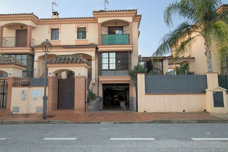 3 bedrooms Townhouse in Alhaurin de la Torre, Spain No. 232554