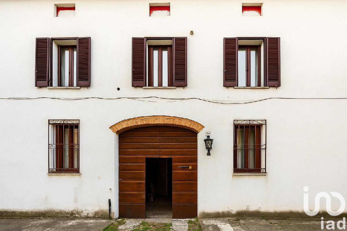 6 chambres Bâtiment à Gazzuolo, Italy No. 329548
