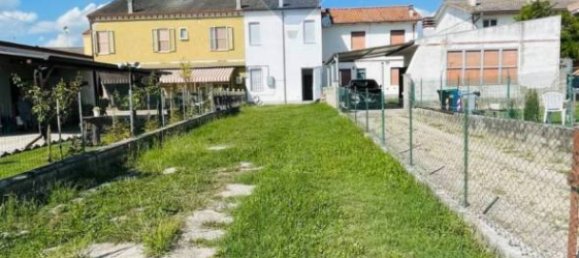 Casa de 2 dormitorios en Riva del Po, Italy No. 337833 2