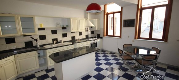 5 bedrooms Villa in Givet, France No. 246738 4