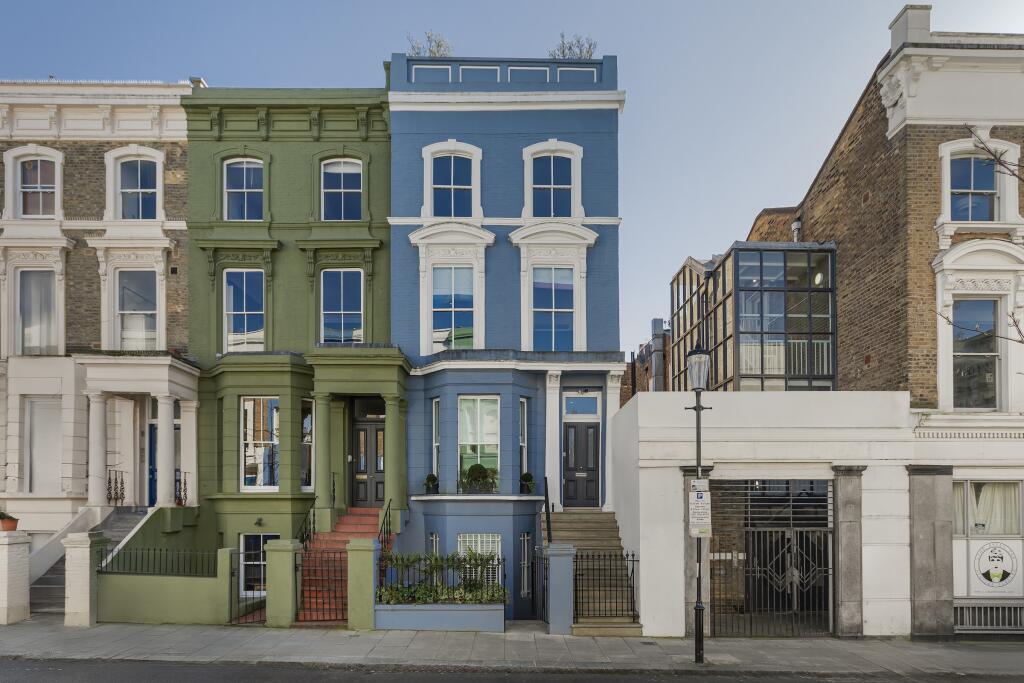 4 bedrooms House in London, United Kingdom No. 13177