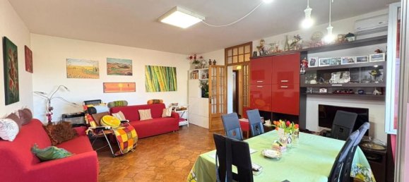 4 bedrooms Apartment in Massa, Italy No. 327206 5