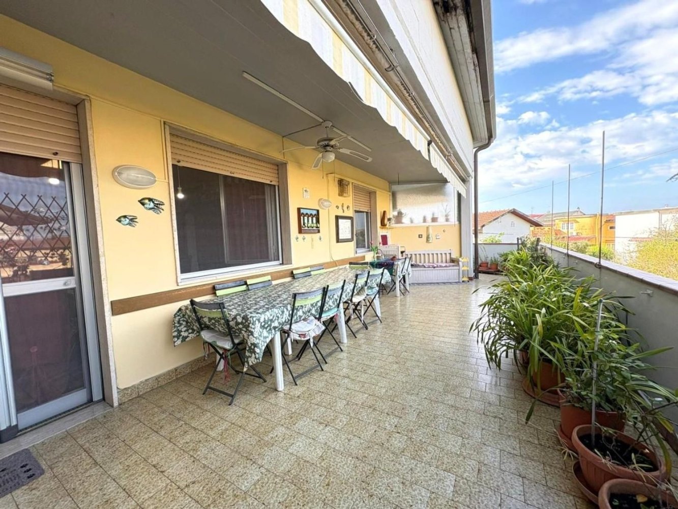 4 bedrooms Apartment in Massa, Italy No. 327206