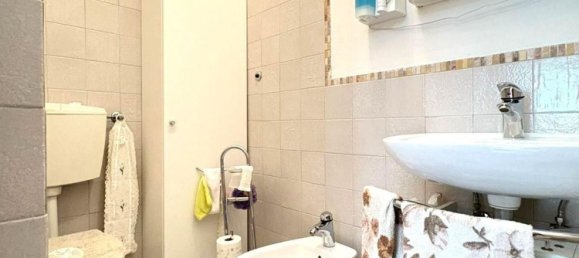 4 bedrooms Apartment in Massa, Italy No. 327206 17