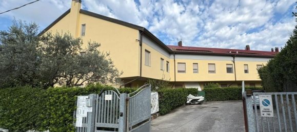 4 bedrooms Apartment in Massa, Italy No. 327206 21